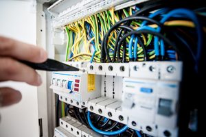 Pentingnya Mengikuti Training Elektrikal bagi Profesional Non-Teknik Listrik